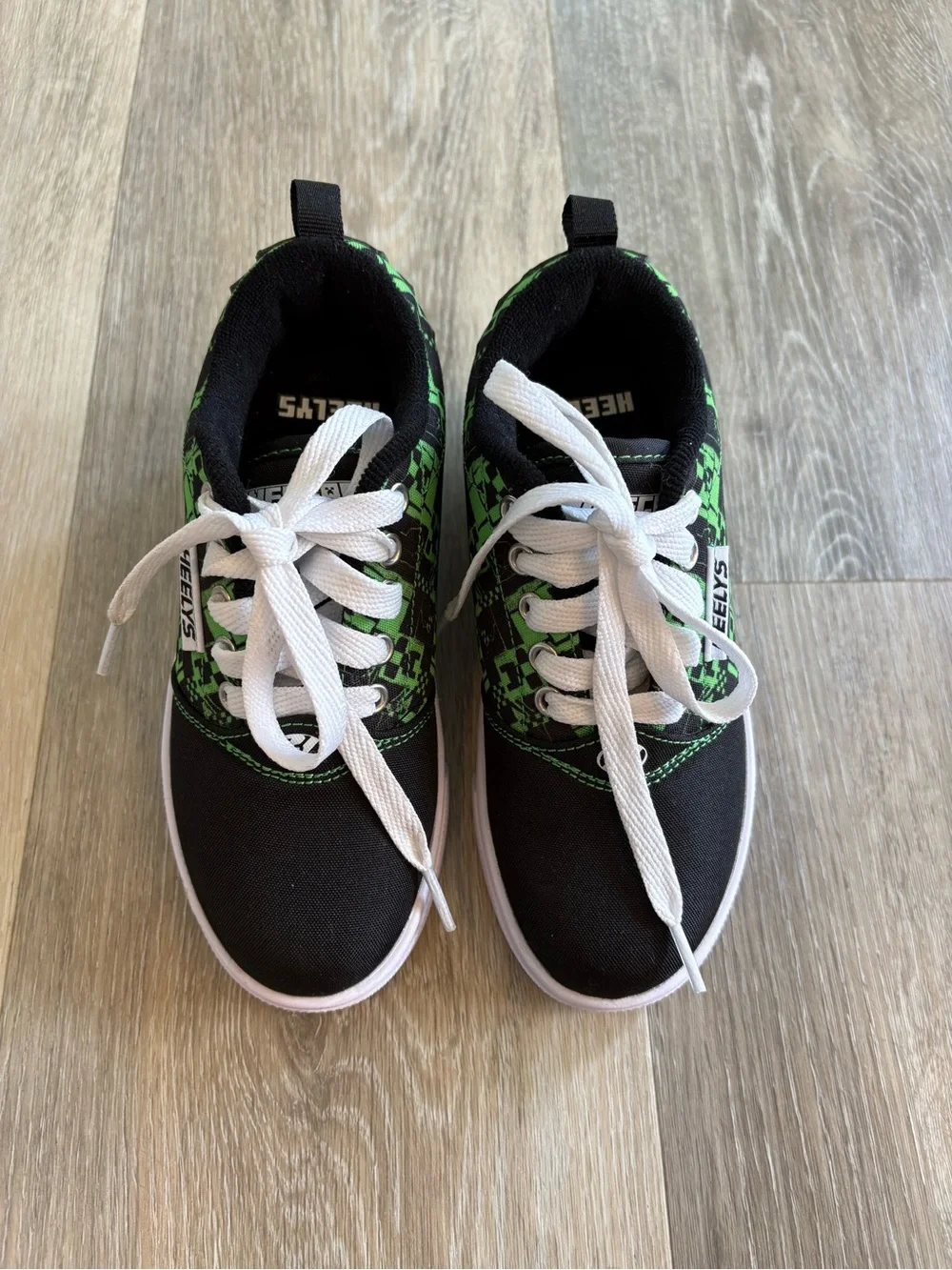 Heelys Kids' Minecraft Black & Green Skate Shoes size 13C NWOT
